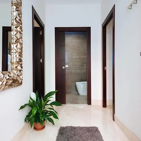 Apartamento Jose Laguillo * 塞维利亚